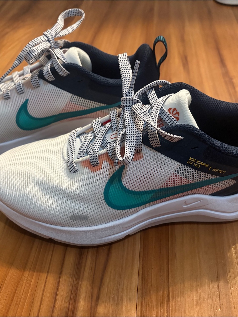 Nike Women's White & Teal Athletic Running Shoes